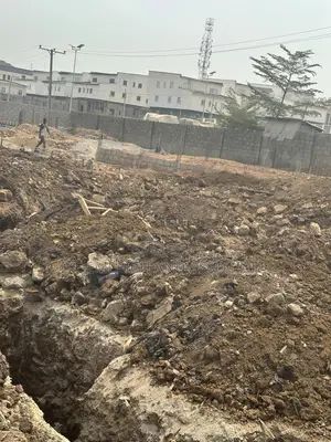 Distress Sales 400sqm for 5bedrm Fully Detached DPLX in Mabushi 135m