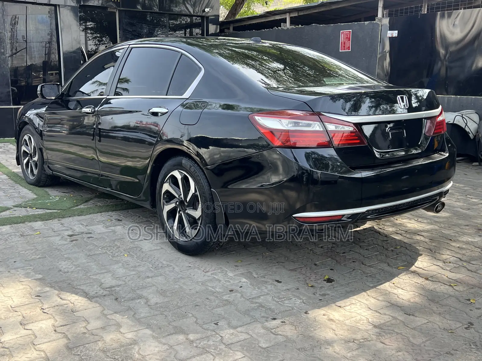 Holden Caprice 2014 Black