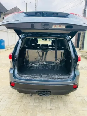 Toyota Highlander XLE 2019 Blue