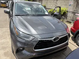 Toyota Highlander XLE 2021 Gray
