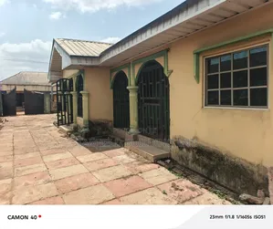 5bdrm Bungalow in Benin City for sale