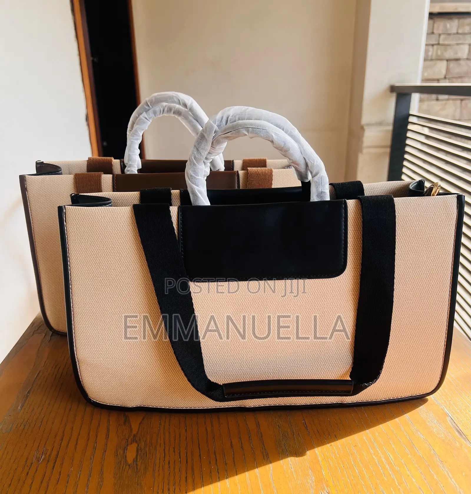 Very Pretty Unique Multipurpose Ladies Bag