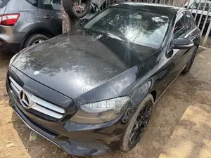 Mercedes-Benz C300 Luxury 4dr AWD 4Matic Sedan (2.0L 4cyl 7A) 2015