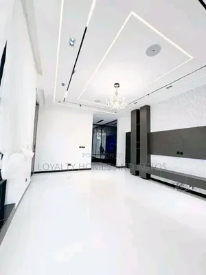 5bdrm Duplex in Chevron for sale