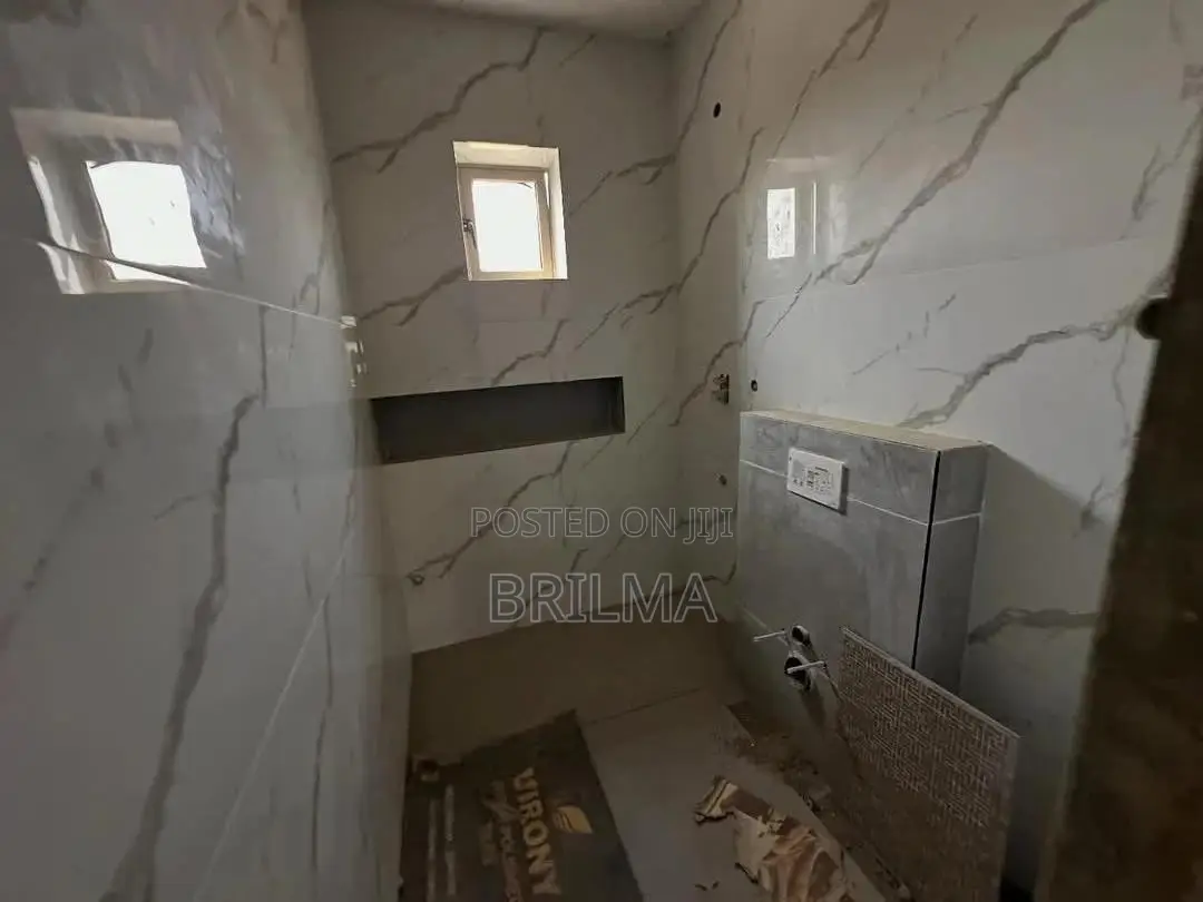 3bedrooms Flat In Idu