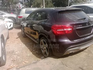 Mercedes-Benz GLA 250 2015 Brown