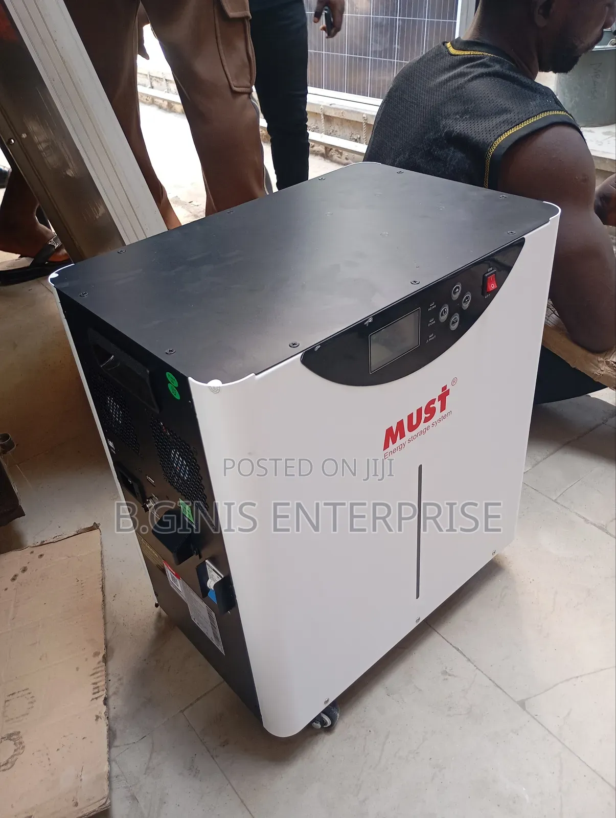 Nice Must Solar Generator