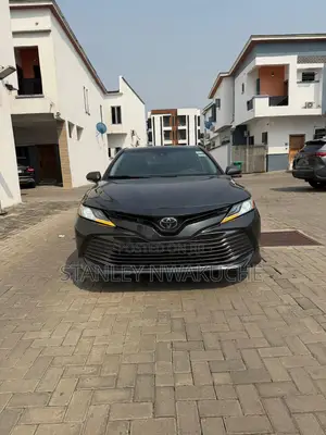 Toyota Camry SE FWD (2.5L 4cyl 8AM) 2018 Gray