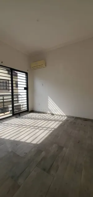 3bdrm Townhouse / Terrace in Lekki Phase 1 for rent