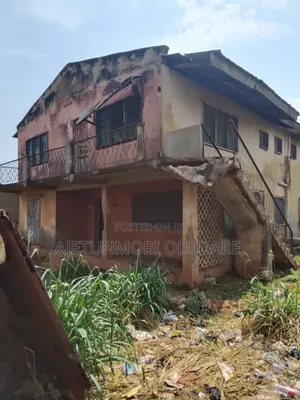 12bdrm Block of Flats in Similoluwa Off for sale