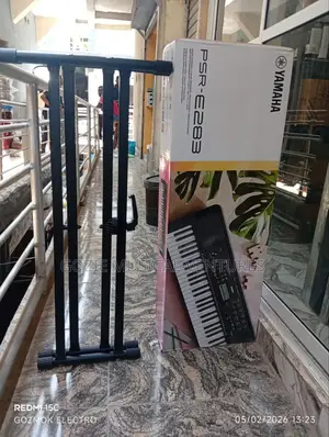 Original Yamaha Keyboard PRS E 283 With Stand.