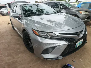 Toyota Camry SE 2021 Gray