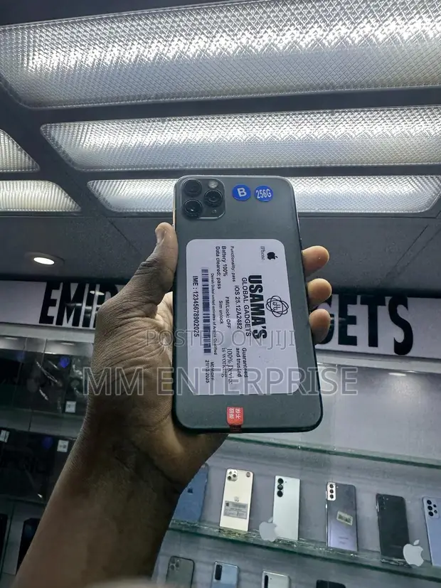 Apple iPhone11 256ギガ バッテリー82% iPhone 11 Pro Max 256 GB 