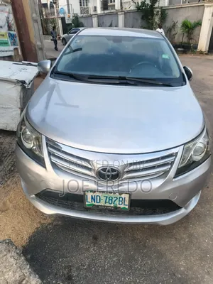 Toyota Avensis 2013 Silver