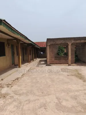 12bdrm Block of Flats in Ejalonibu Omisanjana for sale