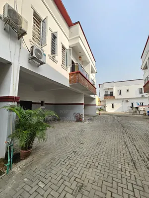 3bdrm Duplex in Orchild, Chevron for sale
