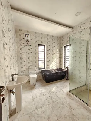 4bdrm Duplex in Orchild Road, Chevron for rent