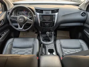 Nissan Navara 2021 White