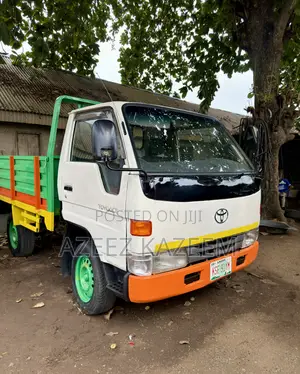 Toyota Dyna 100 Company Used Newly Registered 2.4l Petrol Engine.