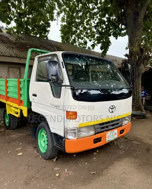 Toyota Dyna 100 Company Used Newly Registered 2.4l Petrol Engine.