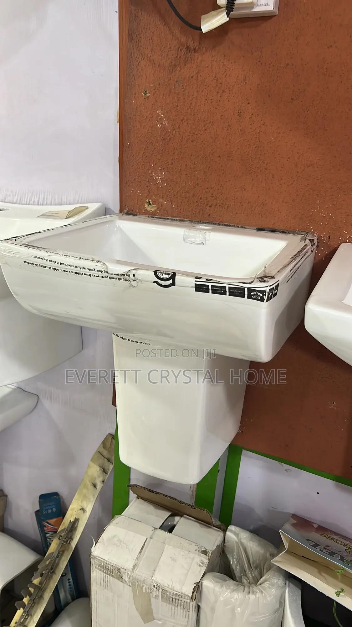 Deep Hanging Basin and Pedestal