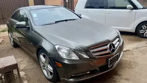 Mercedes-Benz E350 Base 2dr 4Matic Coupe AWD (3.5L 6cyl 7A) 2012 Gray