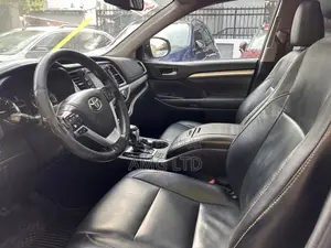 Toyota Highlander XLE 4dr SUV AWD (3.5L 6cyl 6A) 2015 Silver