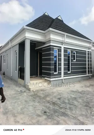 5bdrm Bungalow in Okebadan Estate, Akobo for sale