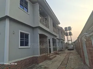 8bdrm Block of Flats in Benin City for sale