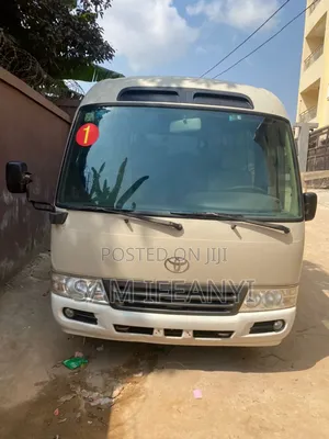 Toyota HiAce 2015 White