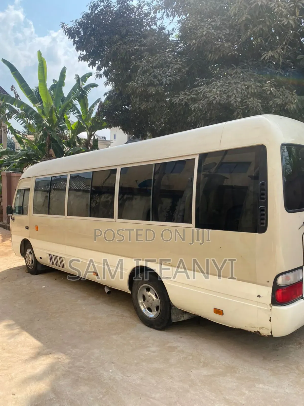 Toyota HiAce 2015 White