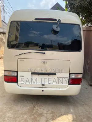 Toyota HiAce 2015 White