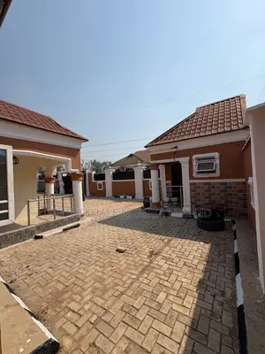 4bdrm Bungalow in Osogbo for rent
