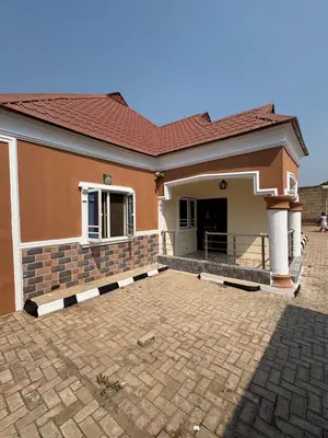 4bdrm Bungalow in Osogbo for rent