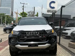 Toyota Hilux 2024 Black