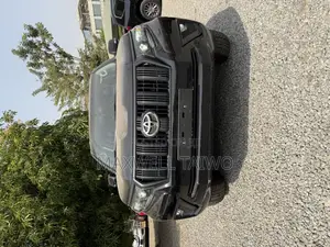 New Toyota Land Cruiser Prado 4.0 2023 Black