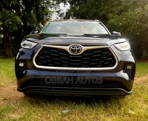 Toyota Highlander XLE 2022 Blue