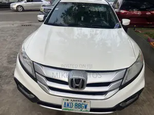 Honda Accord Touring 4dr Sedan FWD (3.5L 6cyl 6A) 2013 White