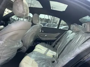 Mercedes-Benz E300 2019 Blue