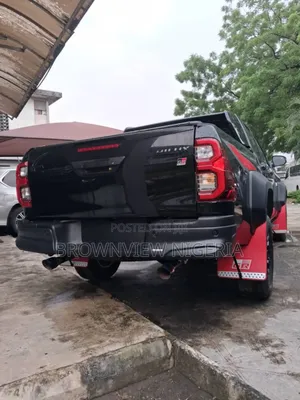 New Toyota Hilux 2025 Black