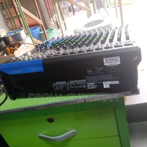 Yamaha Professional Mixer Mg16xu