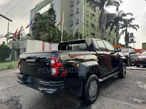 New Toyota Hilux 2025 Black