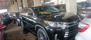 Toyota Highlander SE 4x4 V6 (3.5L 6cyl 8A) 2017 Black