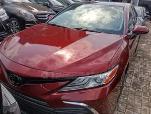 Toyota Camry SE 2022 Red