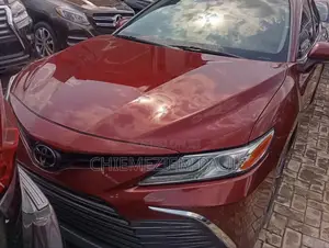 Toyota Camry SE 2022 Red