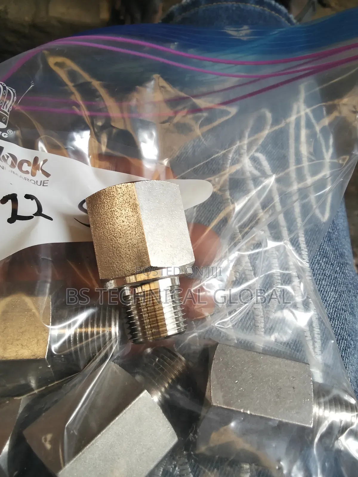 3/8mpt X 1/2" Male Connector
