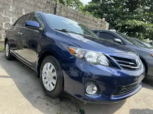 Toyota Corolla LE 4dr Sedan (1.8L 4cyl 4A) 2013 Blue