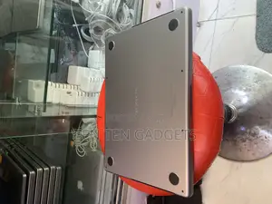 Laptop Apple MacBook Pro 2021 M1 16GB Apple M1 Pro SSD 1T