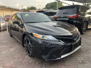 Toyota Camry XSE FWD (2.5L 4cyl 8AM) 2018 Black