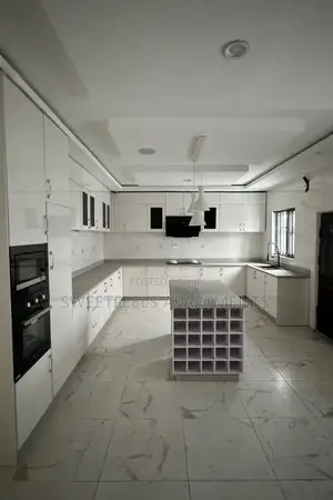 5bdrm Apartment in Royal Gardens Estate for sale